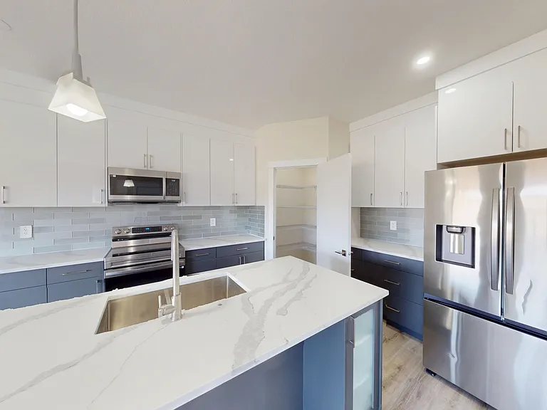1227 Westmount Dr — Photo 4