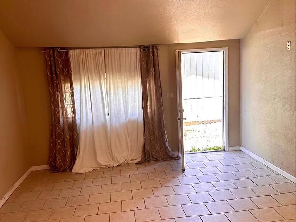 2nd image of 2208 Peach Ave Unit 4