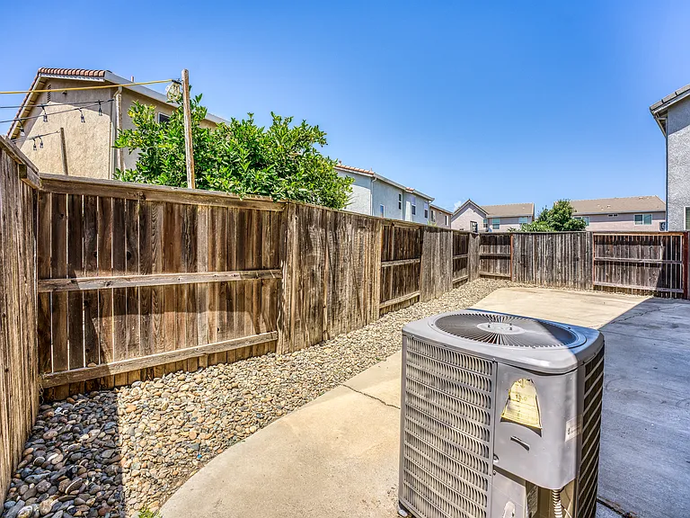 241 Picasso Cir — Photo 24