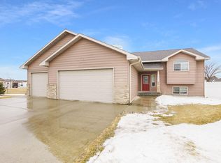 400 Wren Cir, Brookings, SD 57006