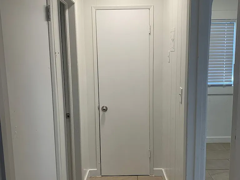 124 Chester Ave — Photo 7