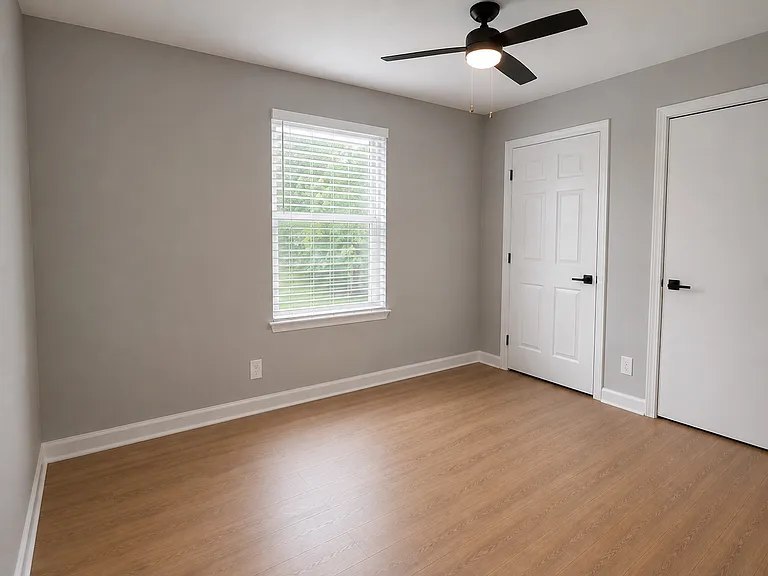 401 E River St #B — Photo 5
