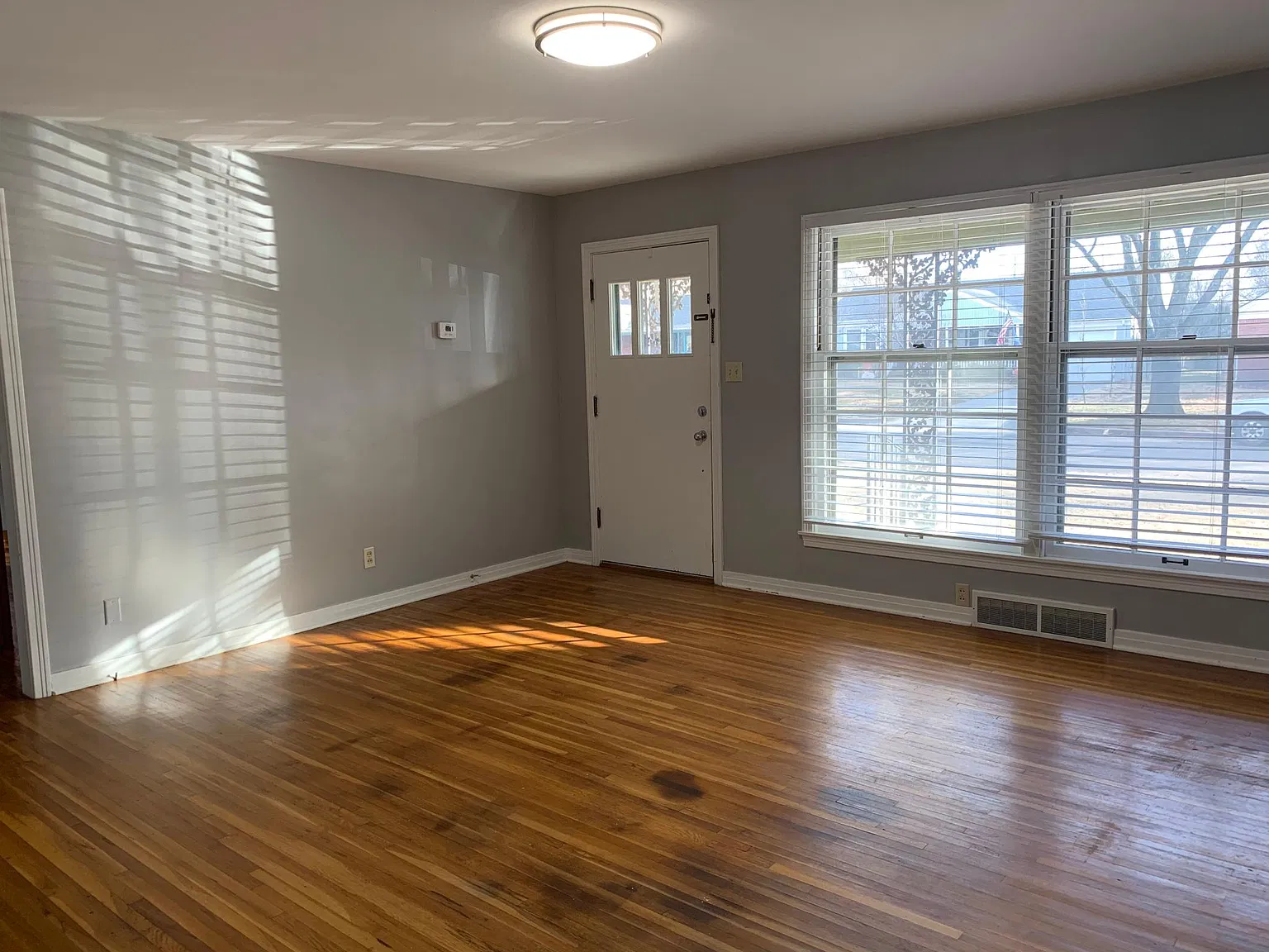 2 bed, 864 sqft, $1,300 — Photo 3