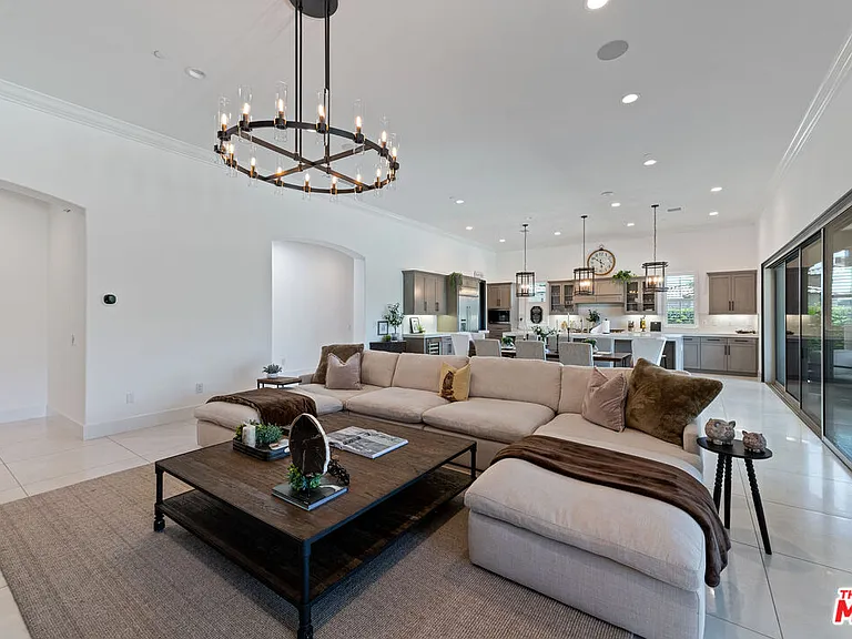 55140 Spring Creek Ct — Photo 3
