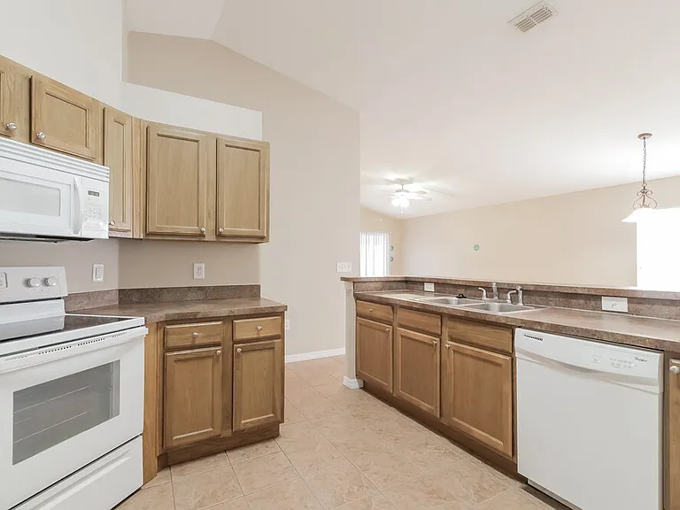 2131 Colonial Woods Blvd — Photo 7