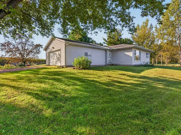 E7943 State Road 54, New London, WI 54961
