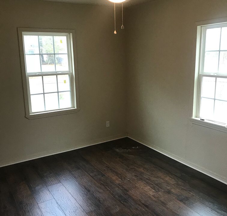 1st image of 3005 Amherst St