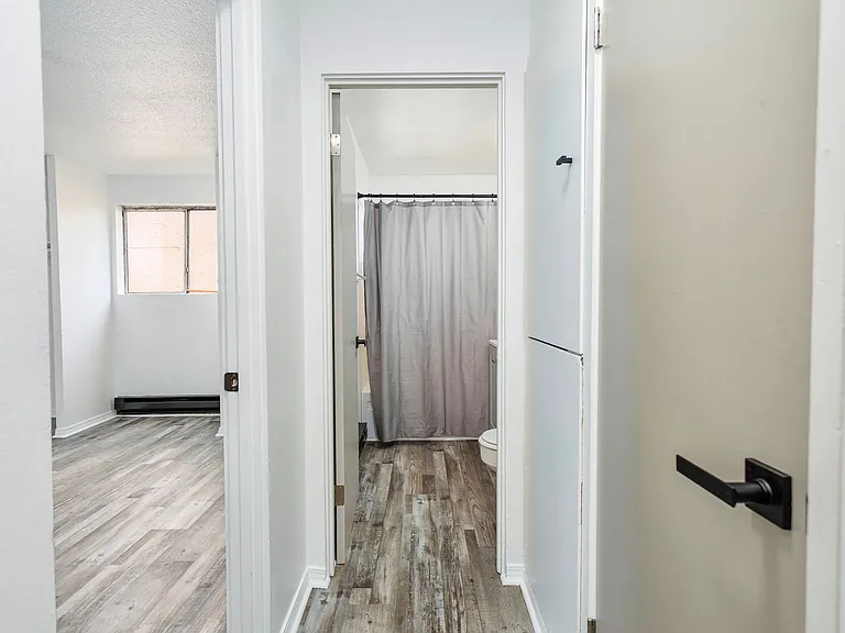 1405 Martin Luther King Jr Way — Photo 1