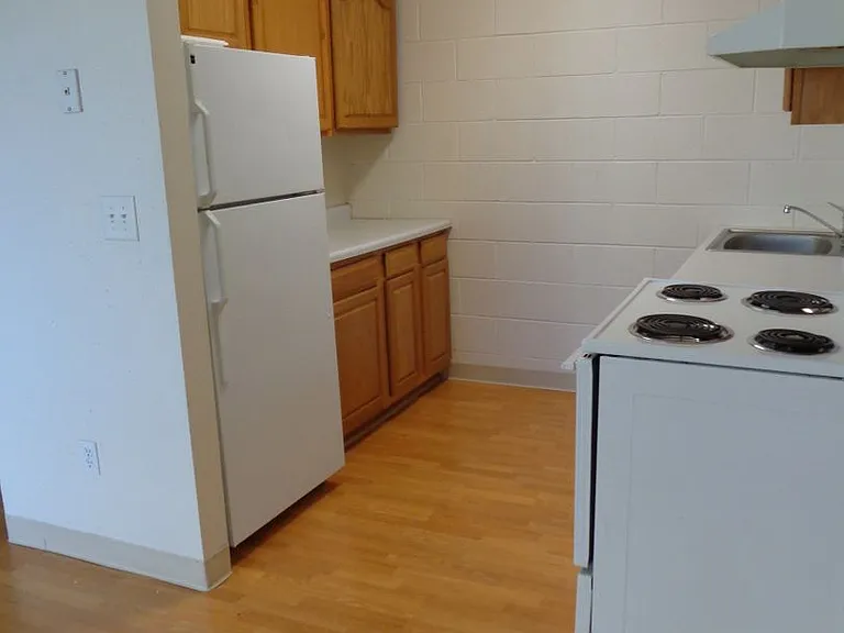 Crestwood Apartments — Photo 25