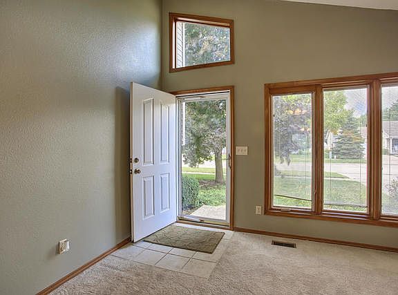 4th image of 412 Crestwood Dr