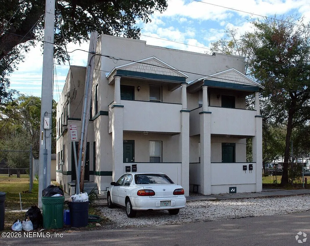 2 bed, 1.0 bath, 1119 sqft, $1,099 — Photo 2