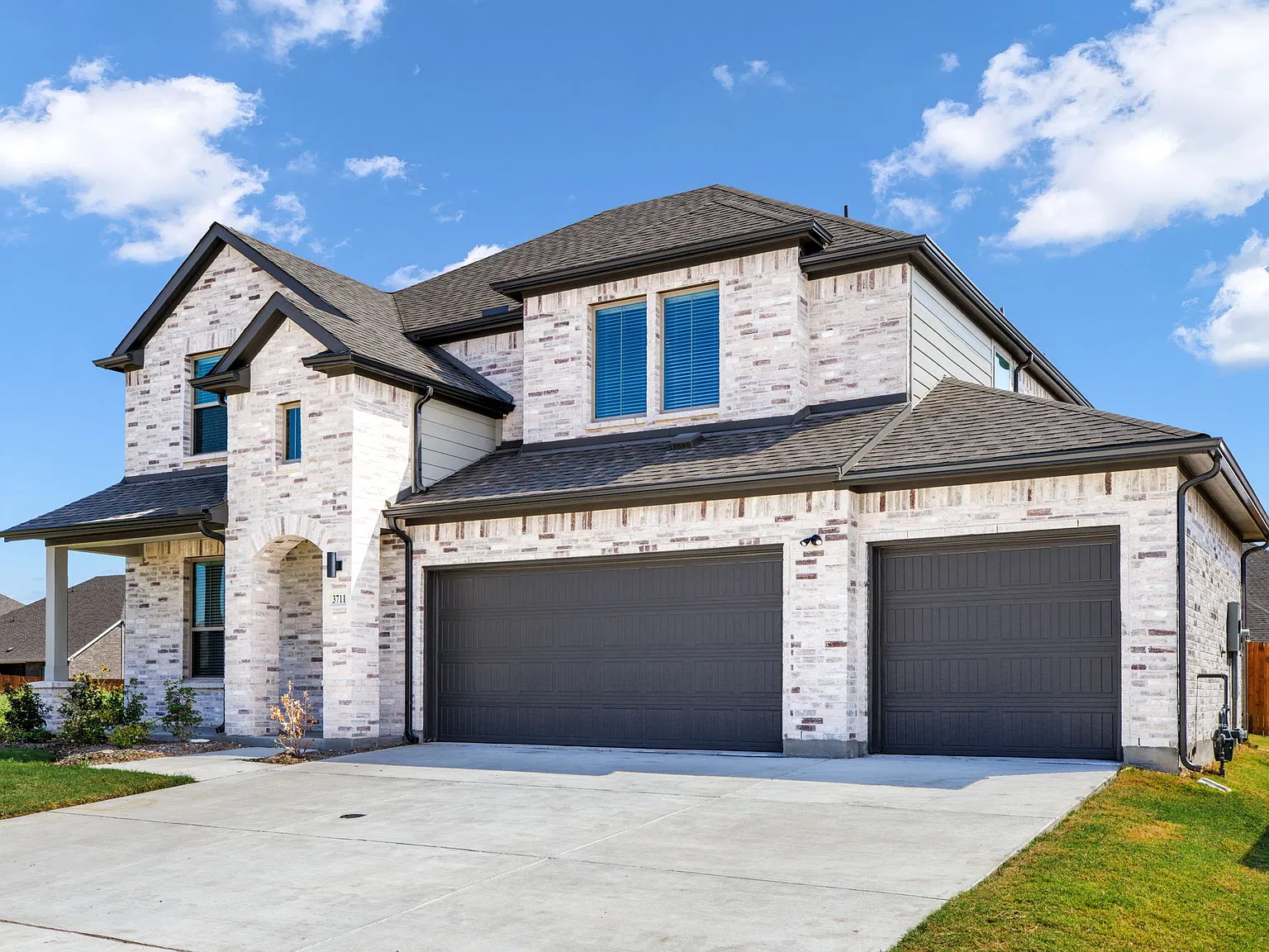 5 bed, 2937 sqft, $3,495 — Photo 2