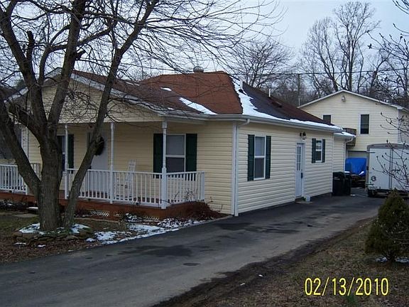 Side of Home to Garage/Apt.