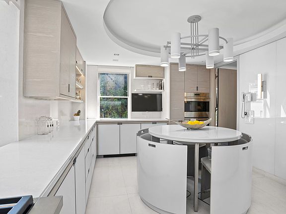 5th image of 812 5th Ave APT 6-A
