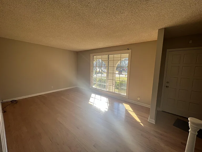 2900 Moss Spring Dr — Photo 2