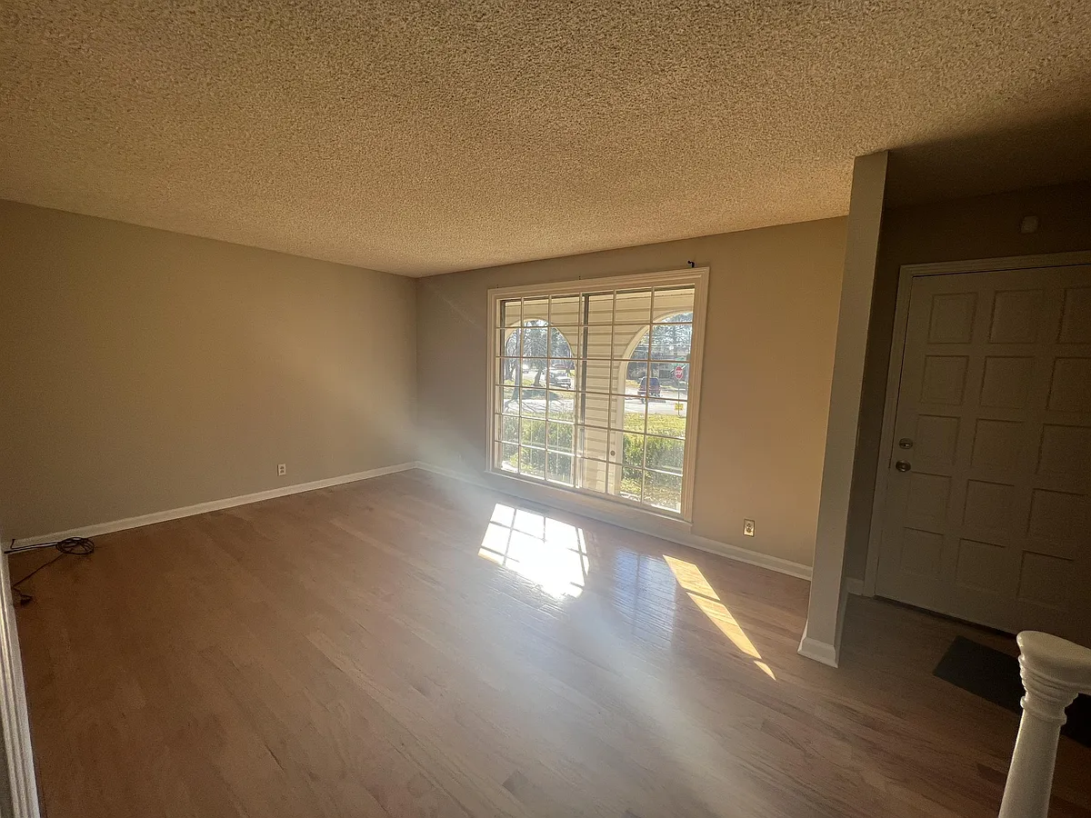 Building Photo - 2900 Moss Spring Dr