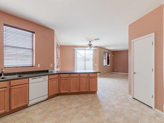 5th image of 46168 W Belle Ave
