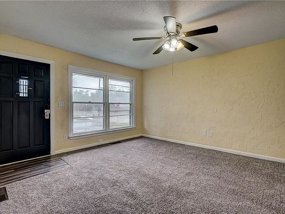 4th image of 1421 Laverne Ave