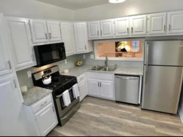 748 Creekside Cres, Chesapeake, VA 23320