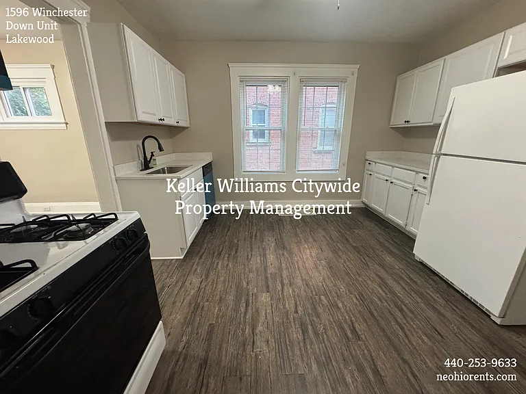 2 bedroom 1 bath DOWN unit in Lakewood — Photo 16