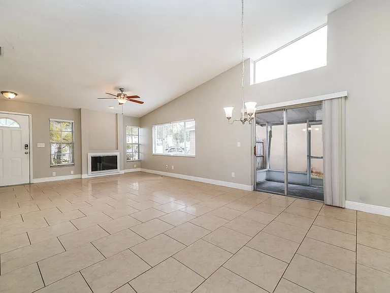 11105 Cherrywood Ln — Photo 4