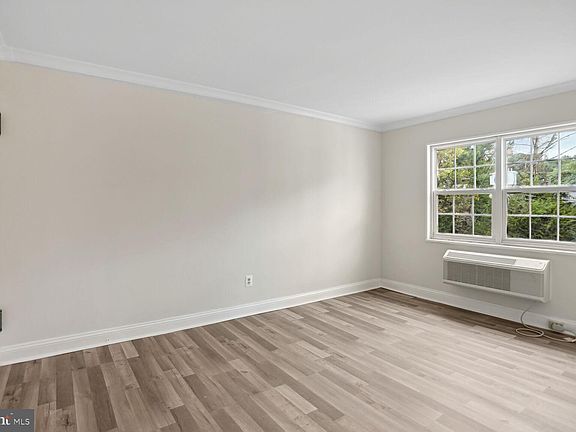 5th image of 2237 Farrington Ave APT 303