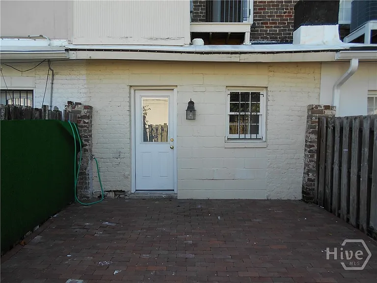242 Price St — Photo 12