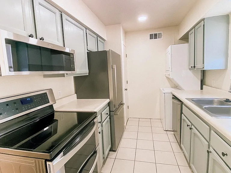 4215 Calle Barona #B — Photo 29