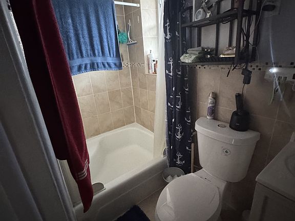 3rd image of 218 Cliff St