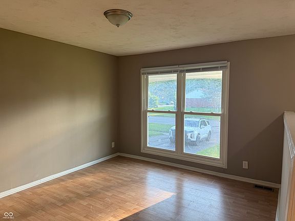 3rd image of 3829 Alsace Pl