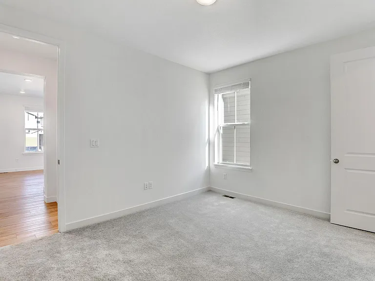 12915 Bay St — Photo 10