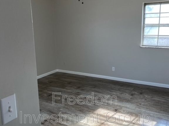 4th image of 5401 Scenicwood Rd #17