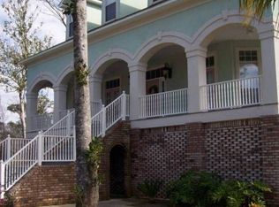 3919 Riverview Dr, Biloxi, MS 39532