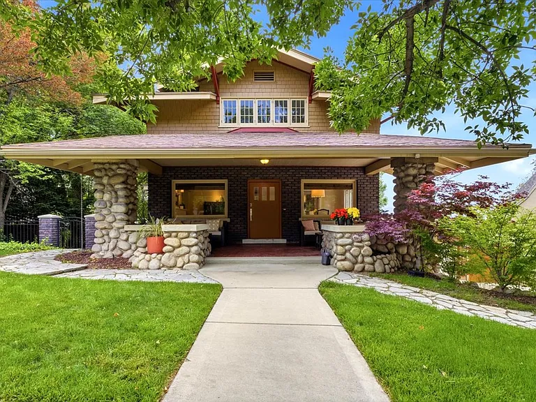 1418 E Federal Way — Photo 1
