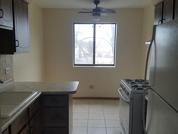 5th image of 14033 Laramie Ave