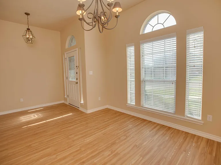 7517 Fort Griffen Dr — Photo 3