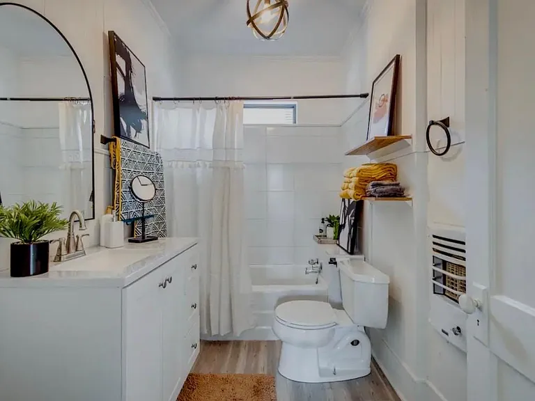 502 Durham St — Photo 2