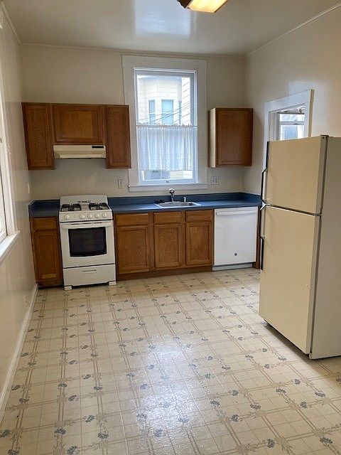 1st image of 18 Valparaiso St #18