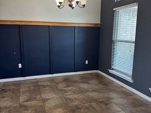 3rd image of 3233 Fenn Ave