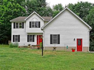 30 Heminway Ln, Wynantskill, NY 12198