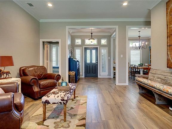 2nd image of 1105 Mockingbird Ln