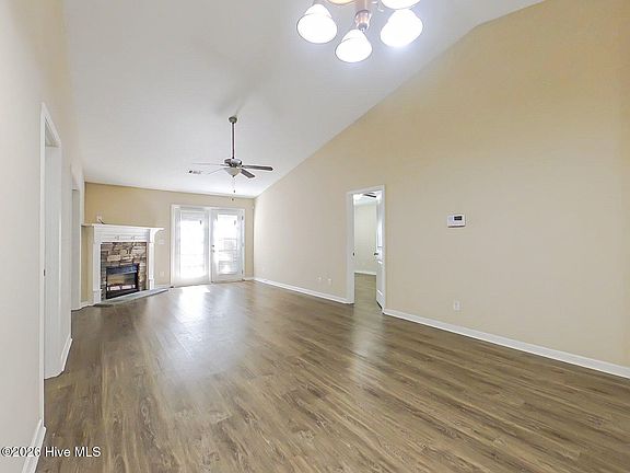 4th image of 2710 York Ct