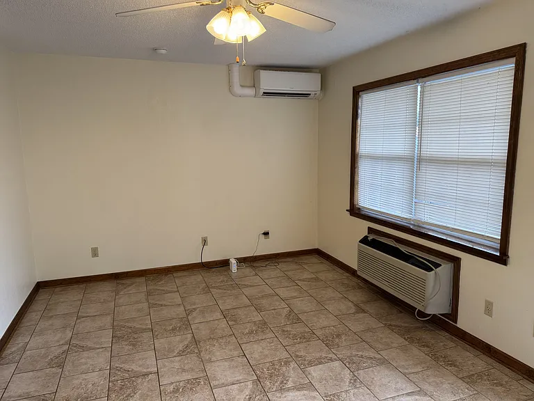 213 Brentwood Dr #J — Photo 7