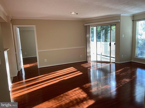 4th image of 1504 Lincoln Way APT 321