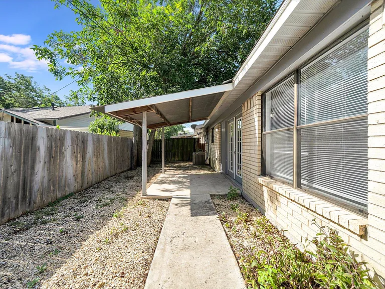 1130 Bois Darc St — Photo 21