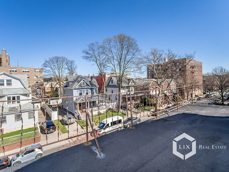 518 E 8th St #3R — Photo 11