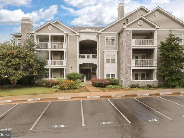 1716 Lake Shore Crest Dr APT 33, Reston, VA 20190