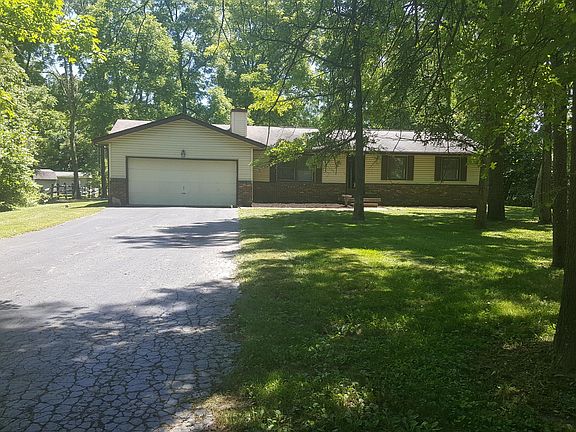 3rd image of 135 Woodside Dr SW