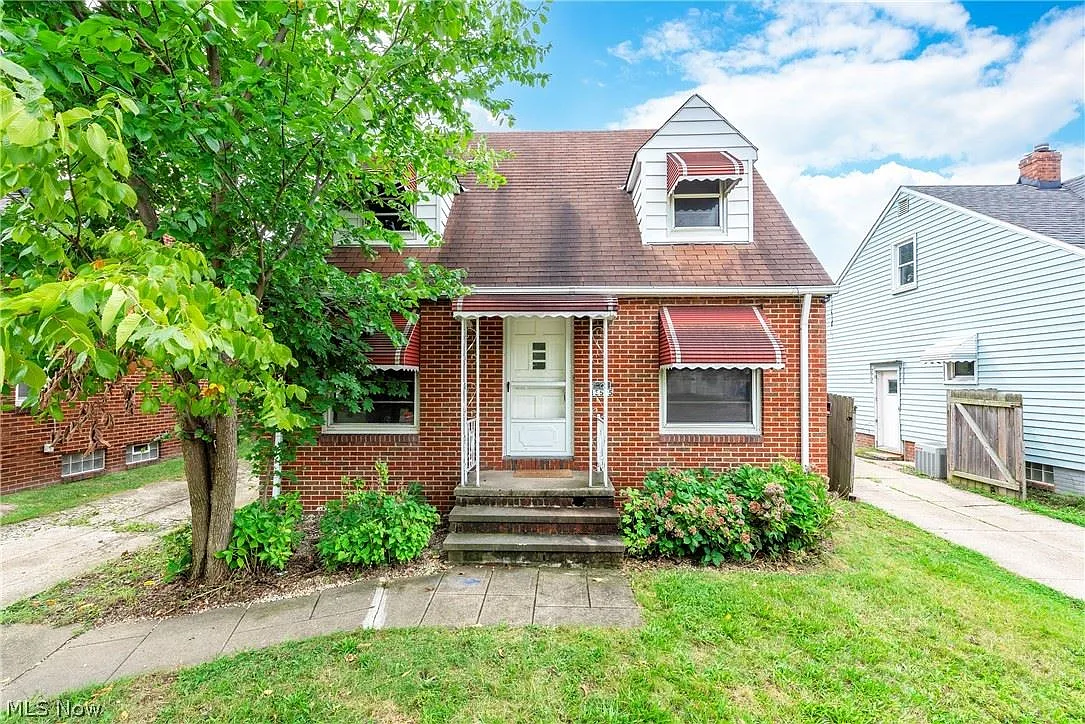 13525 Highlandview Ave photo 1
