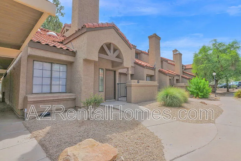 3 bed, 2.0 bath, 1269 sqft, $2,100 — Photo 1